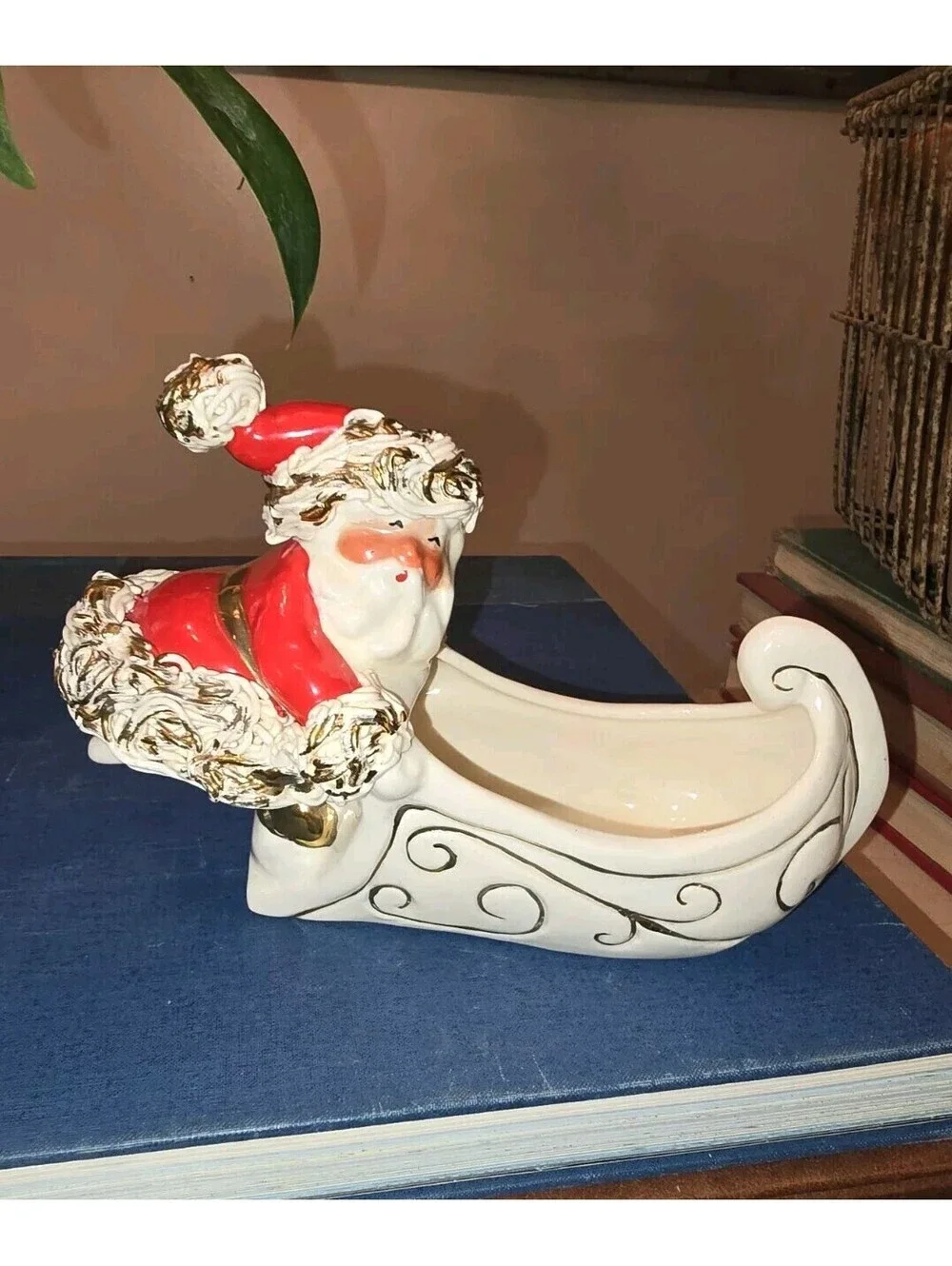 Johanna Calif. Pottery 1940s/1950s Spaghetti Santa with sleigh. 22k gold Accents